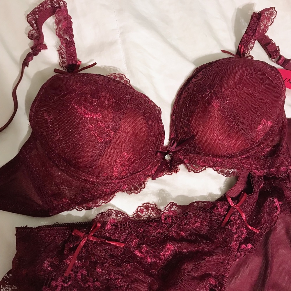 NWT 32BBurgundy lace push-up bra set